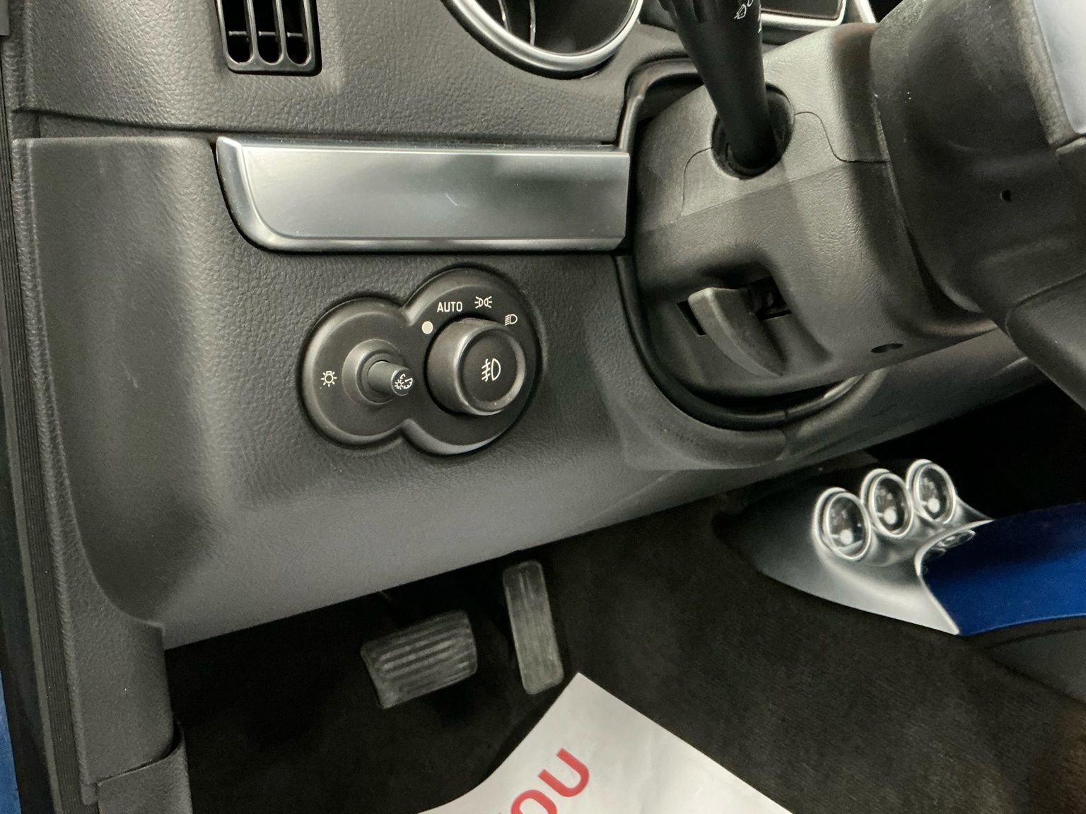 Used 2006 Chevrolet SSR w/ Preferred Equipment Group image 18