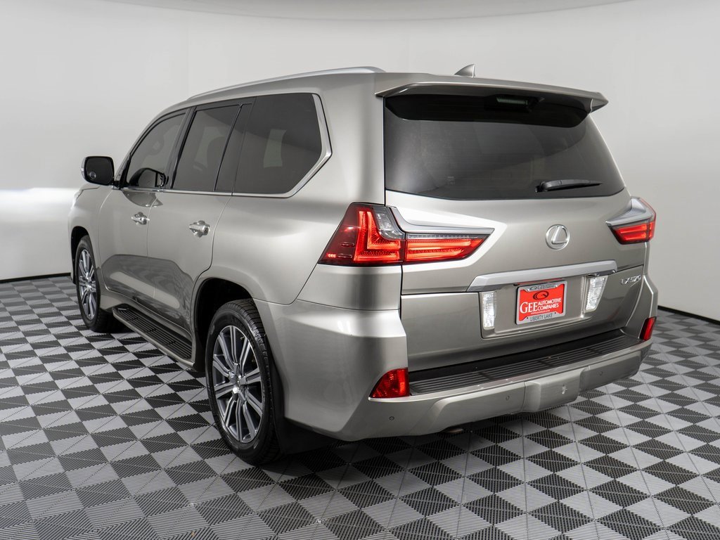 Used 2016 Lexus LX 570 4WD w/ Luxury Package image 4
