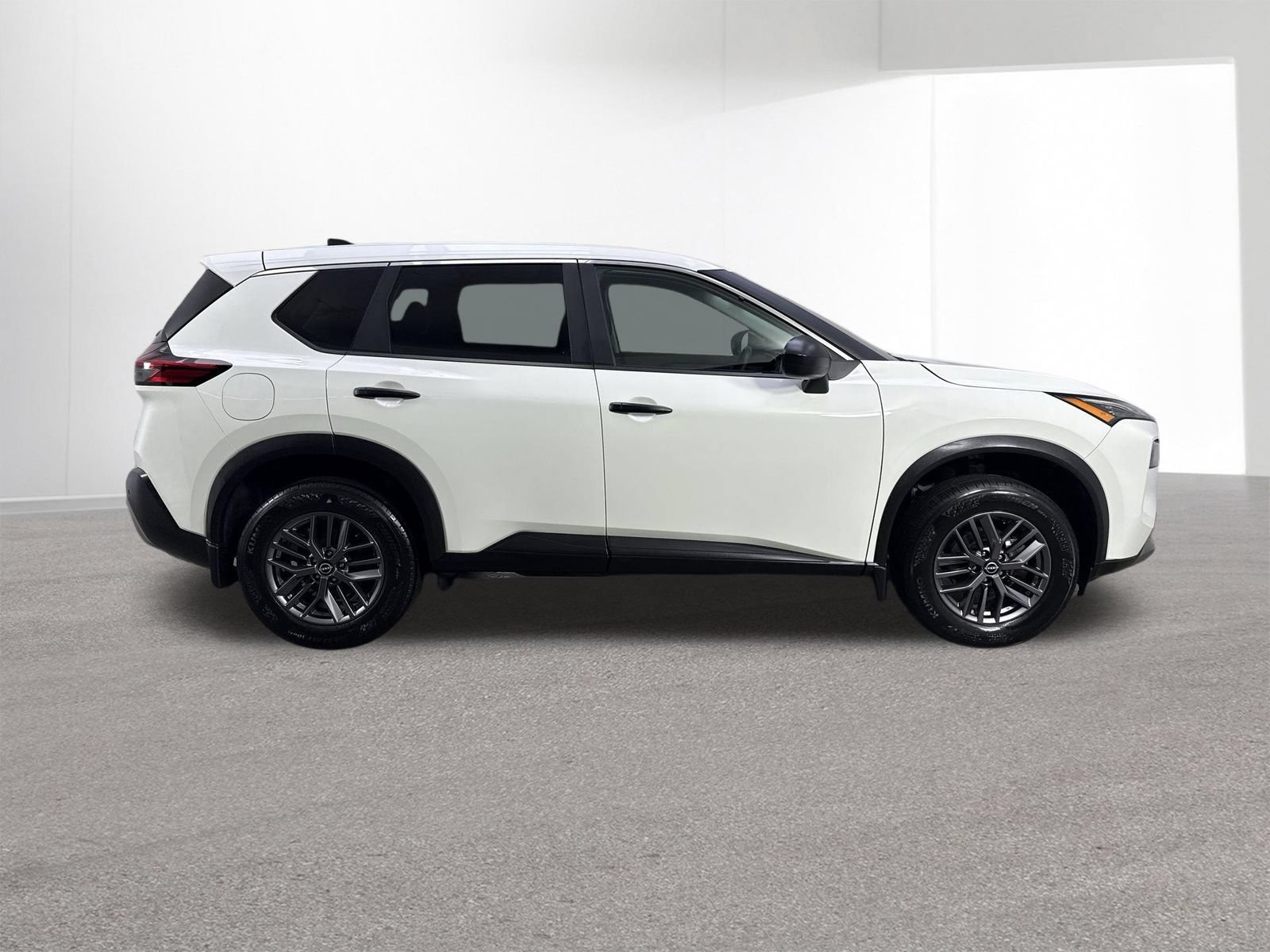 Used 2023 Nissan Rogue S AWD/4WD image 35