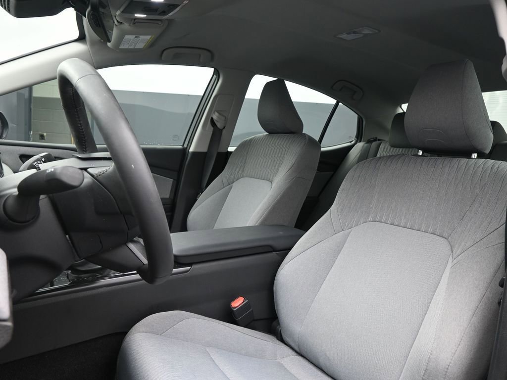 Used 2025 Toyota Camry LE w/ Convenience Package image 12