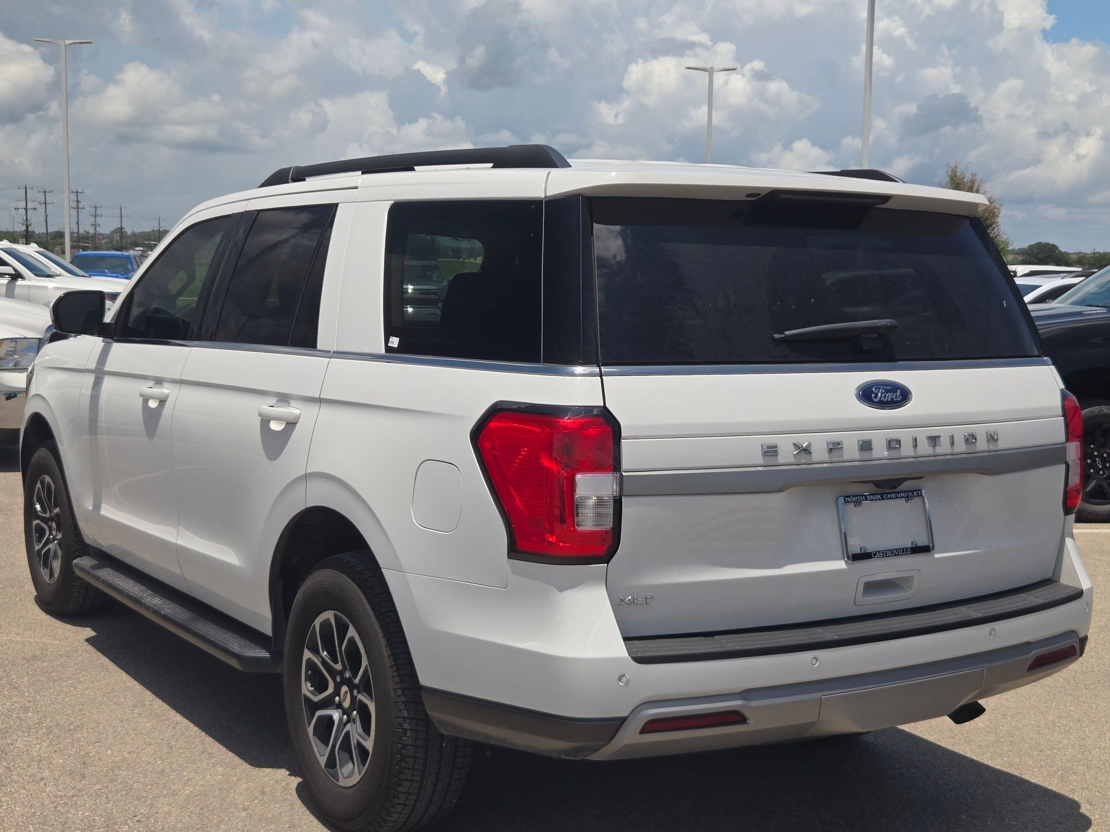 Used 2024 Ford Expedition XLT RWD image 5
