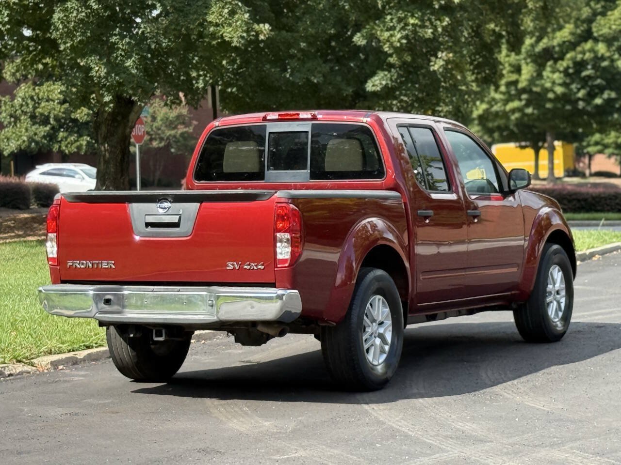 Used 2016 Nissan Frontier SV AWD/4WD image 8