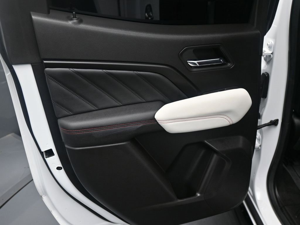 Used 2024 GMC Canyon AT4X image 8