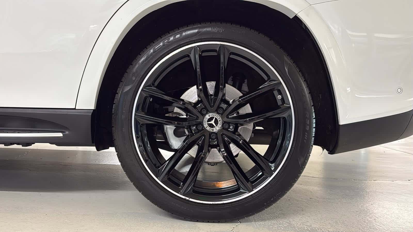 Used 2024 Mercedes-Benz GLS 580 4MATIC image 14