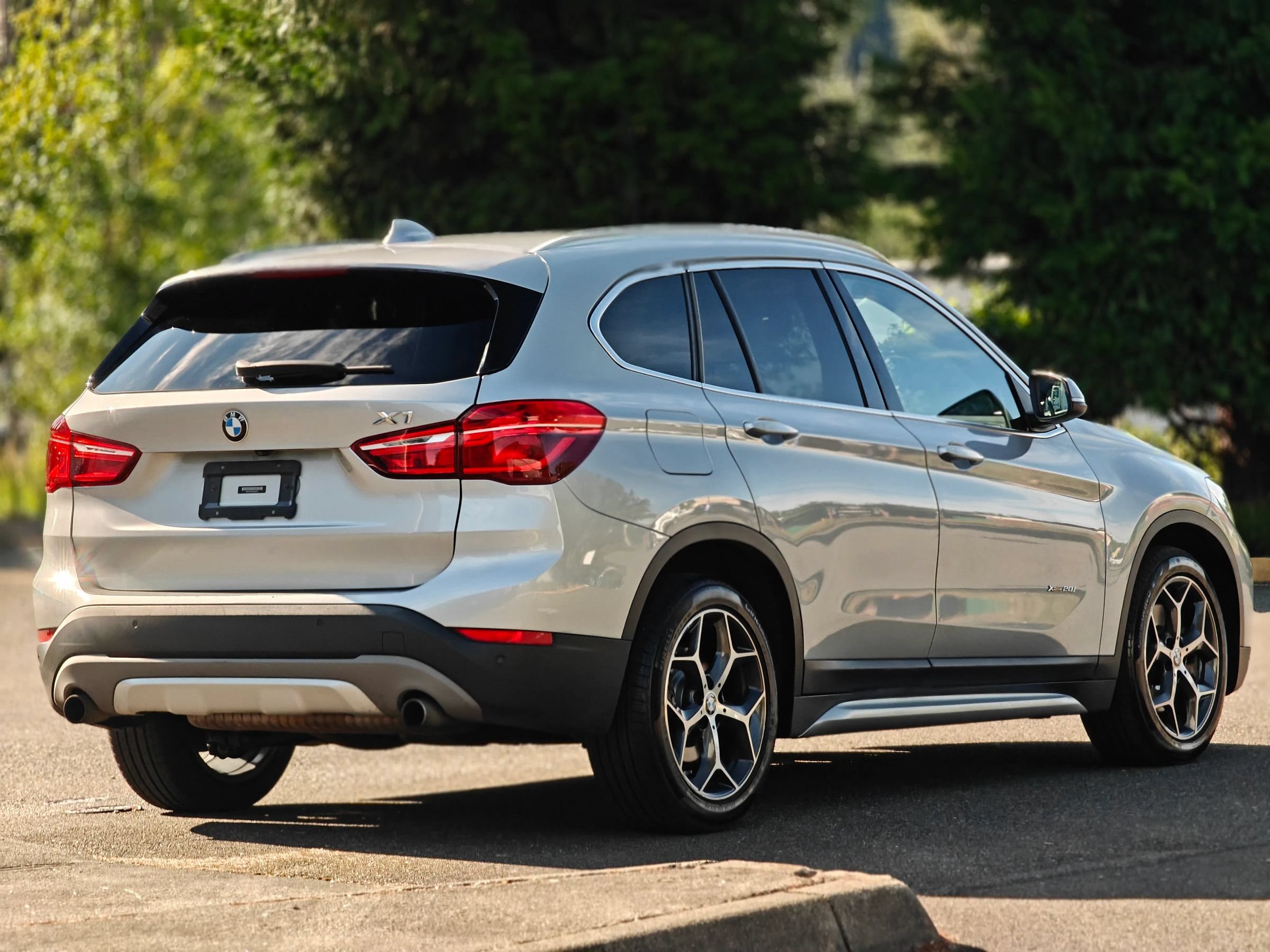 Used 2017 BMW X1 xDrive28i AWD/4WD image 12