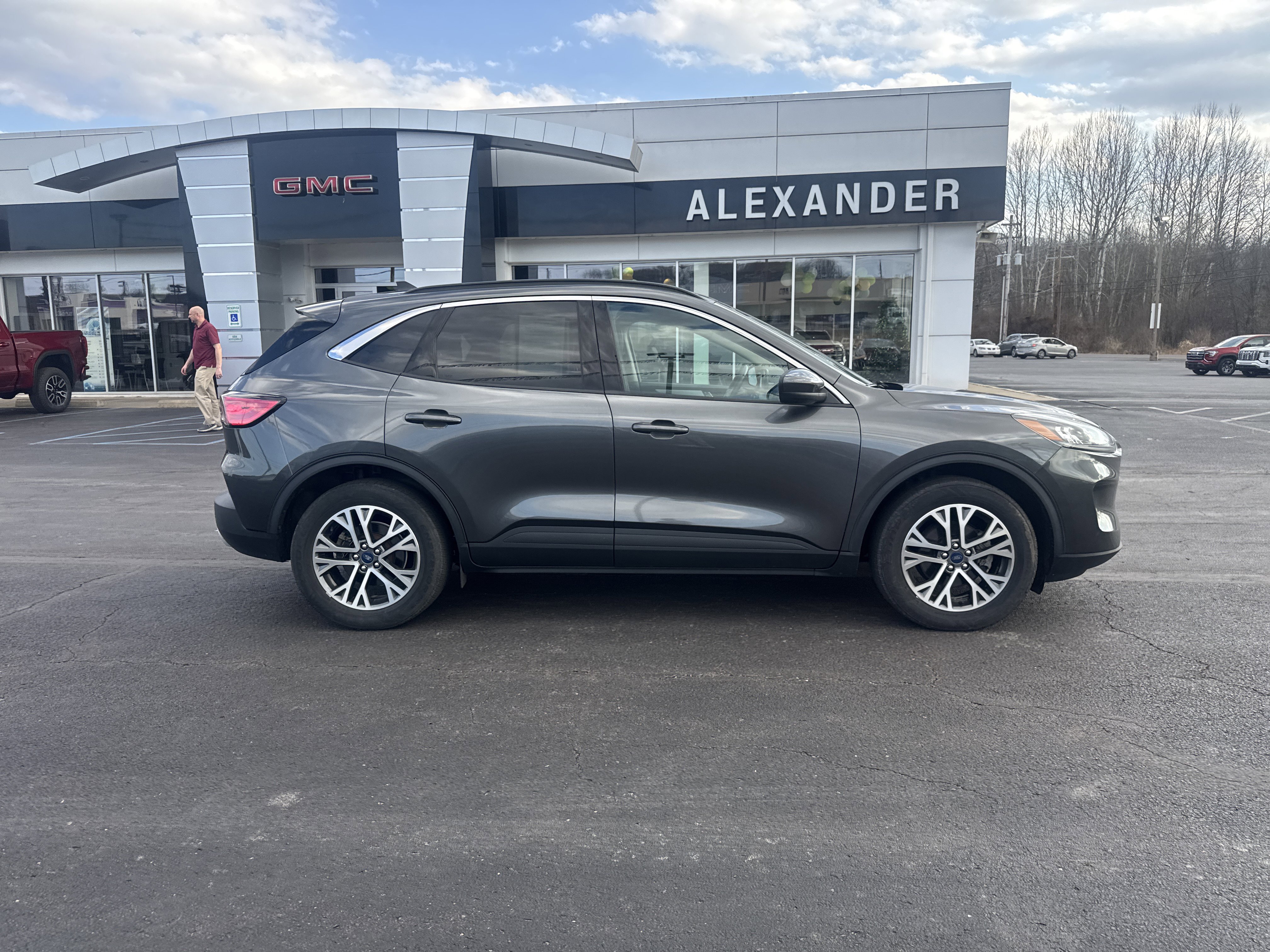 Used 2020 Ford Escape SEL video 2