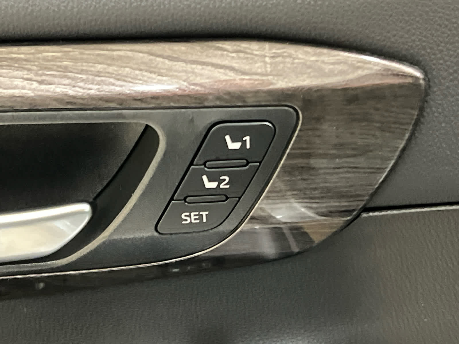 Used 2023 Toyota Highlander Limited image 13