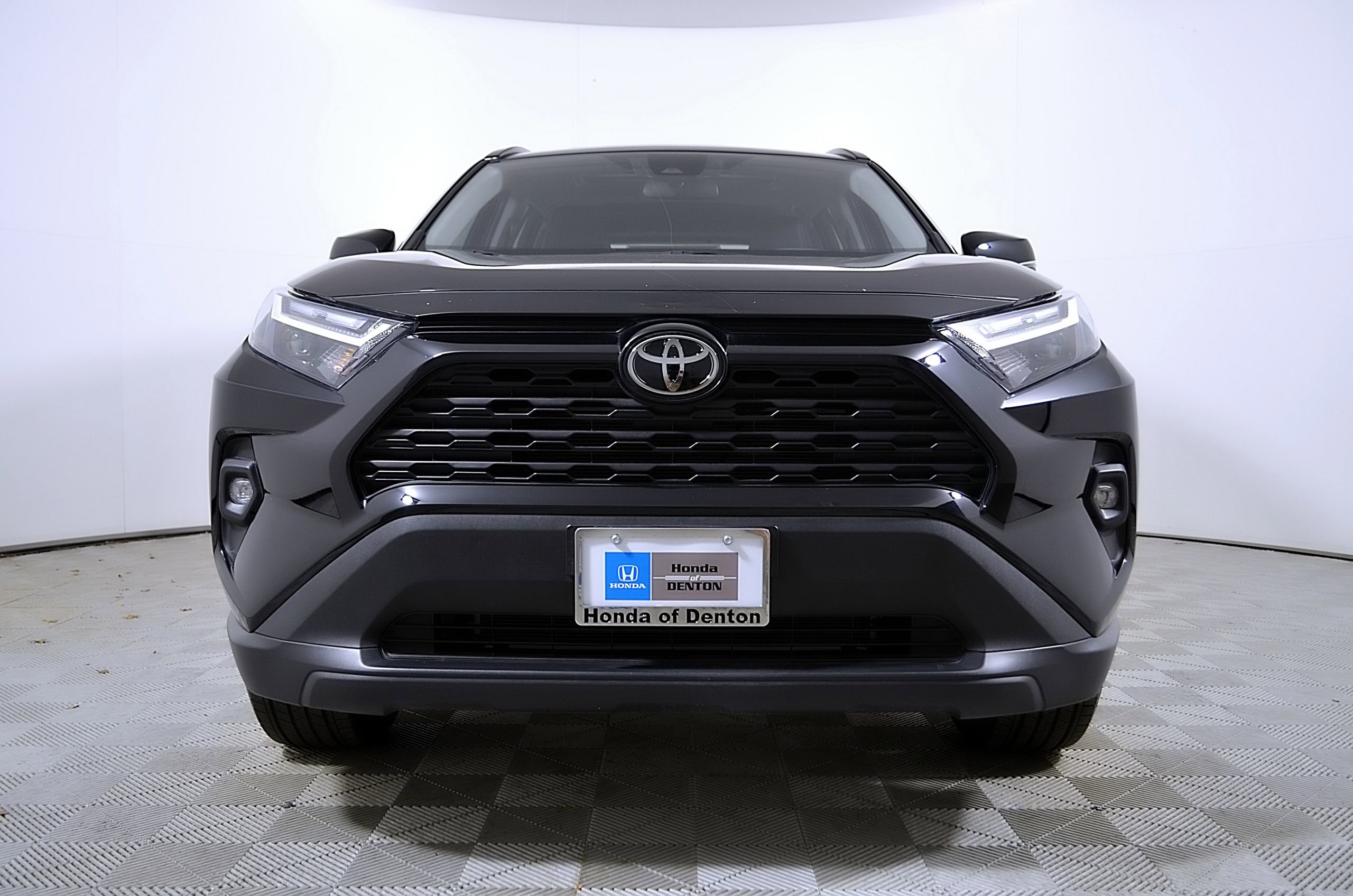 Used 2025 Toyota RAV4 XLE Premium FWD image 6