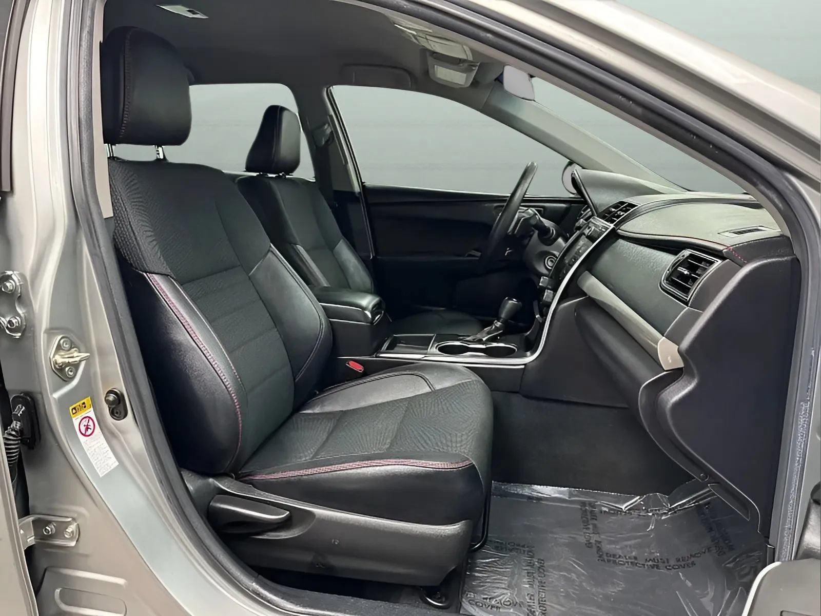 Used 2017 Toyota Camry SE FWD image 14