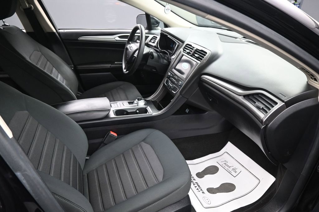Used 2020 Ford Fusion SE FWD image 32