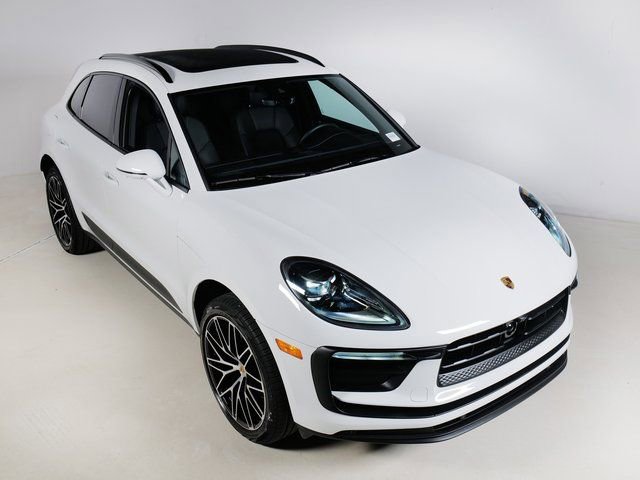 Certified 2026 Porsche Macan AWD/4WD image 32