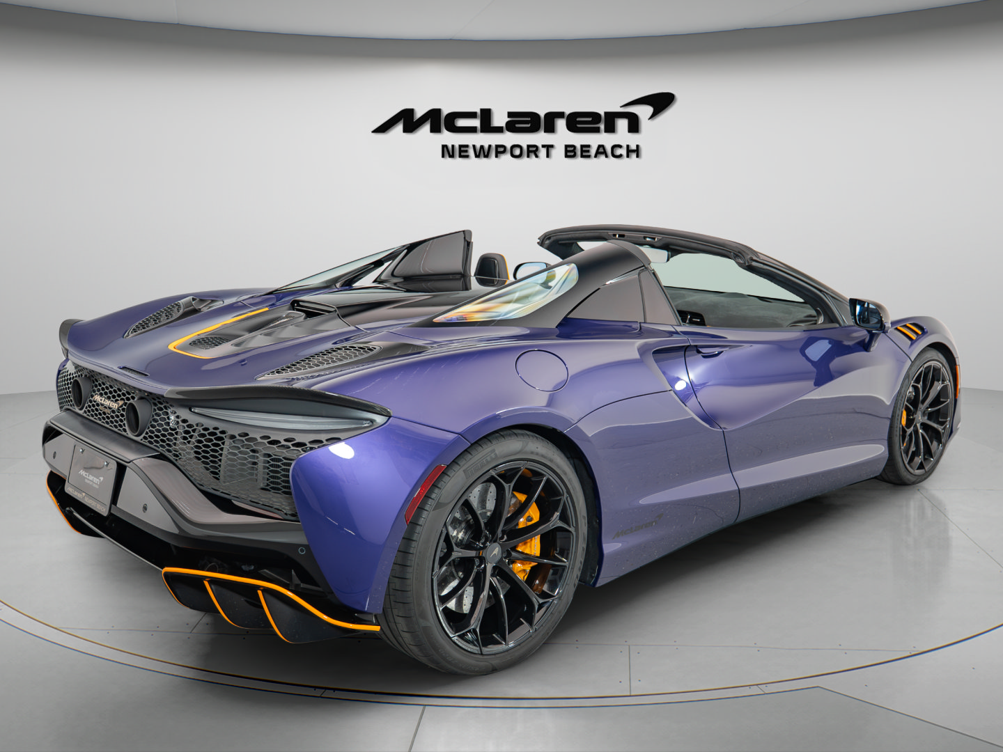 Used 2025 McLaren Artura Spider RWD image 6