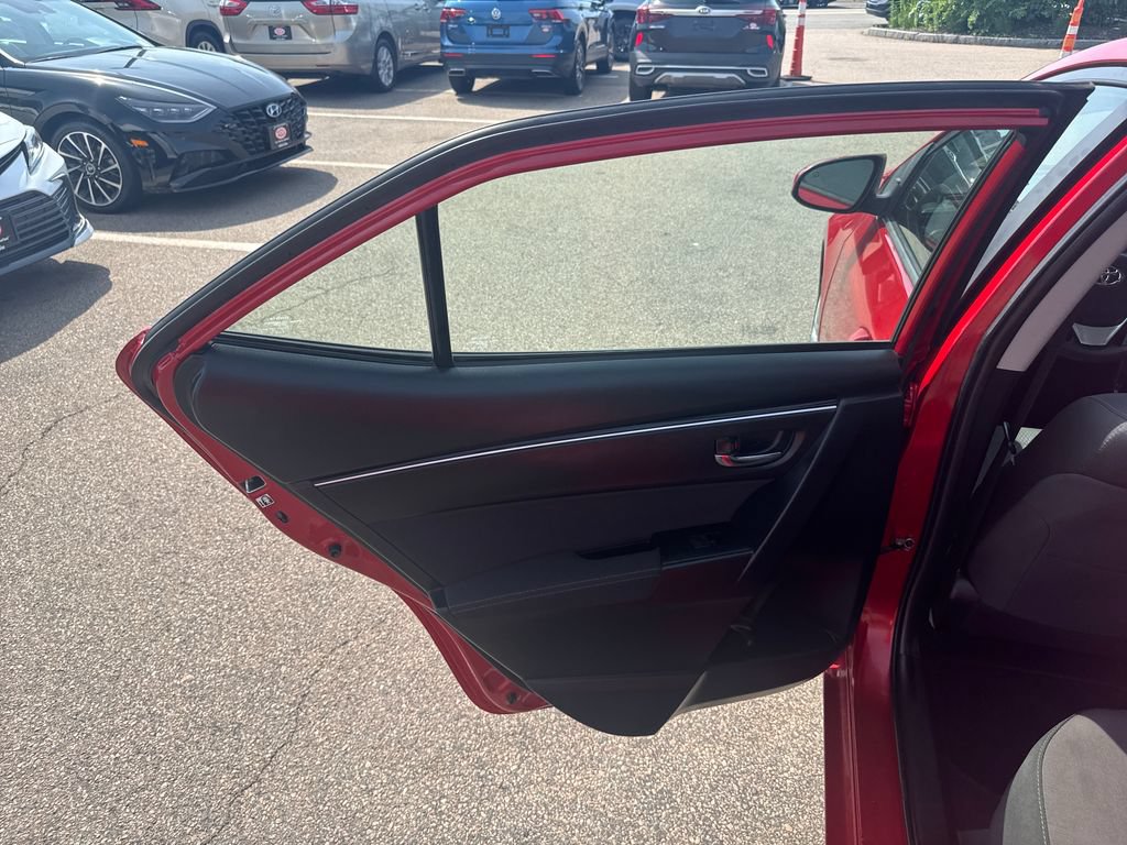 Used 2018 Toyota Corolla LE FWD image 38