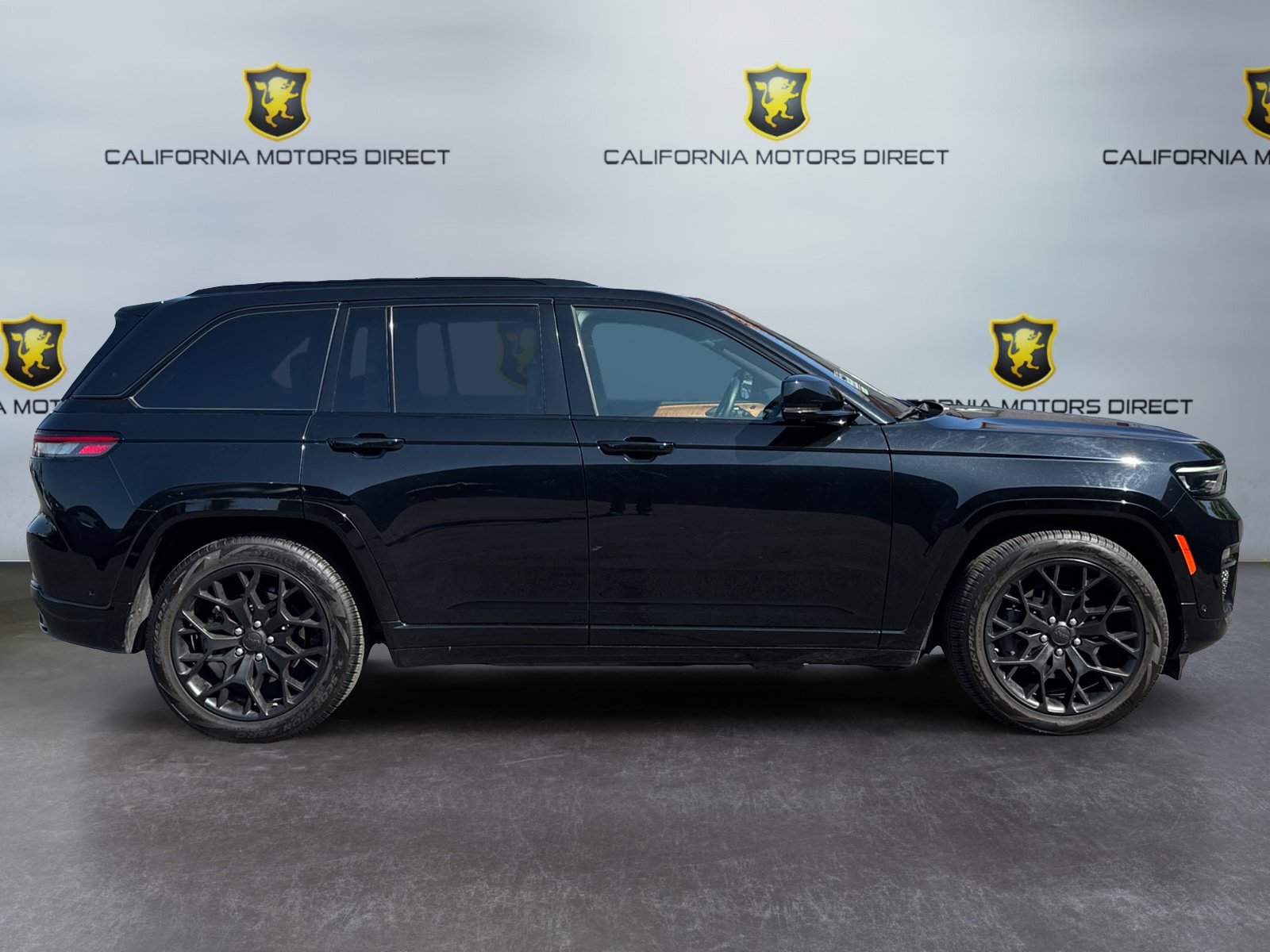 Used 2023 Jeep Grand Cherokee Summit AWD/4WD image 6