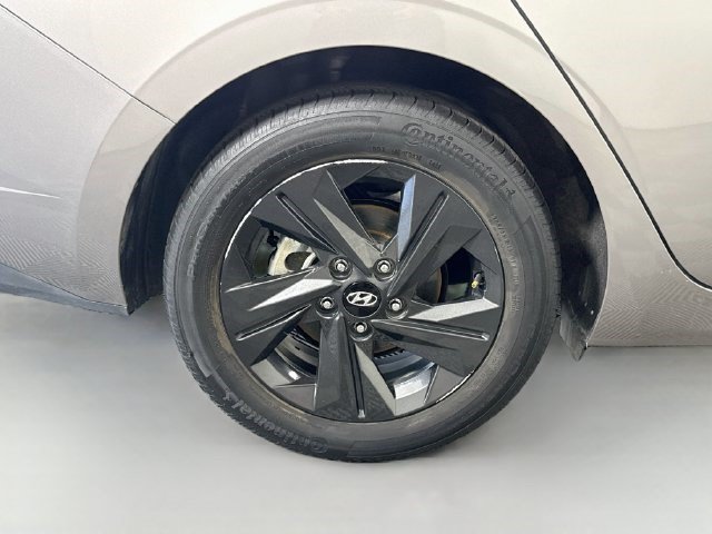 Used 2022 Hyundai Elantra SEL w/ Convenience Package FWD image 32
