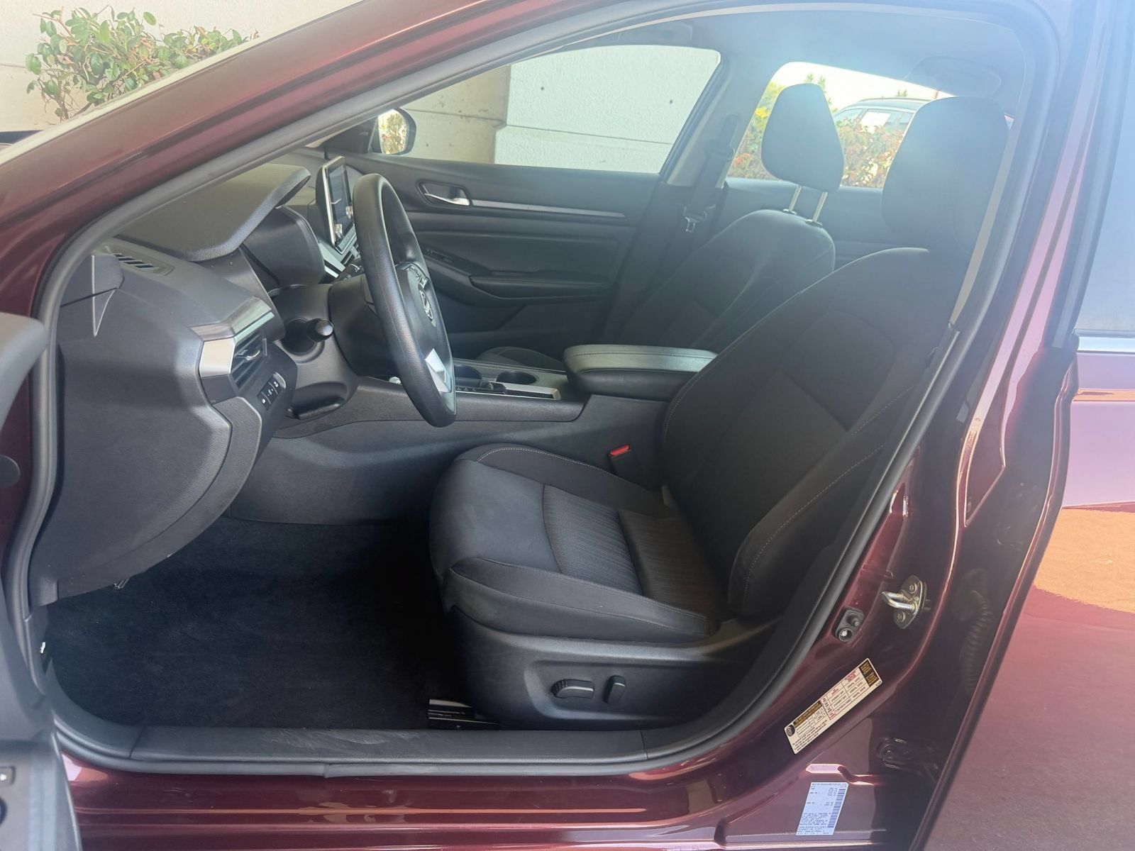 Used 2025 Nissan Altima 2.5 SV FWD image 37