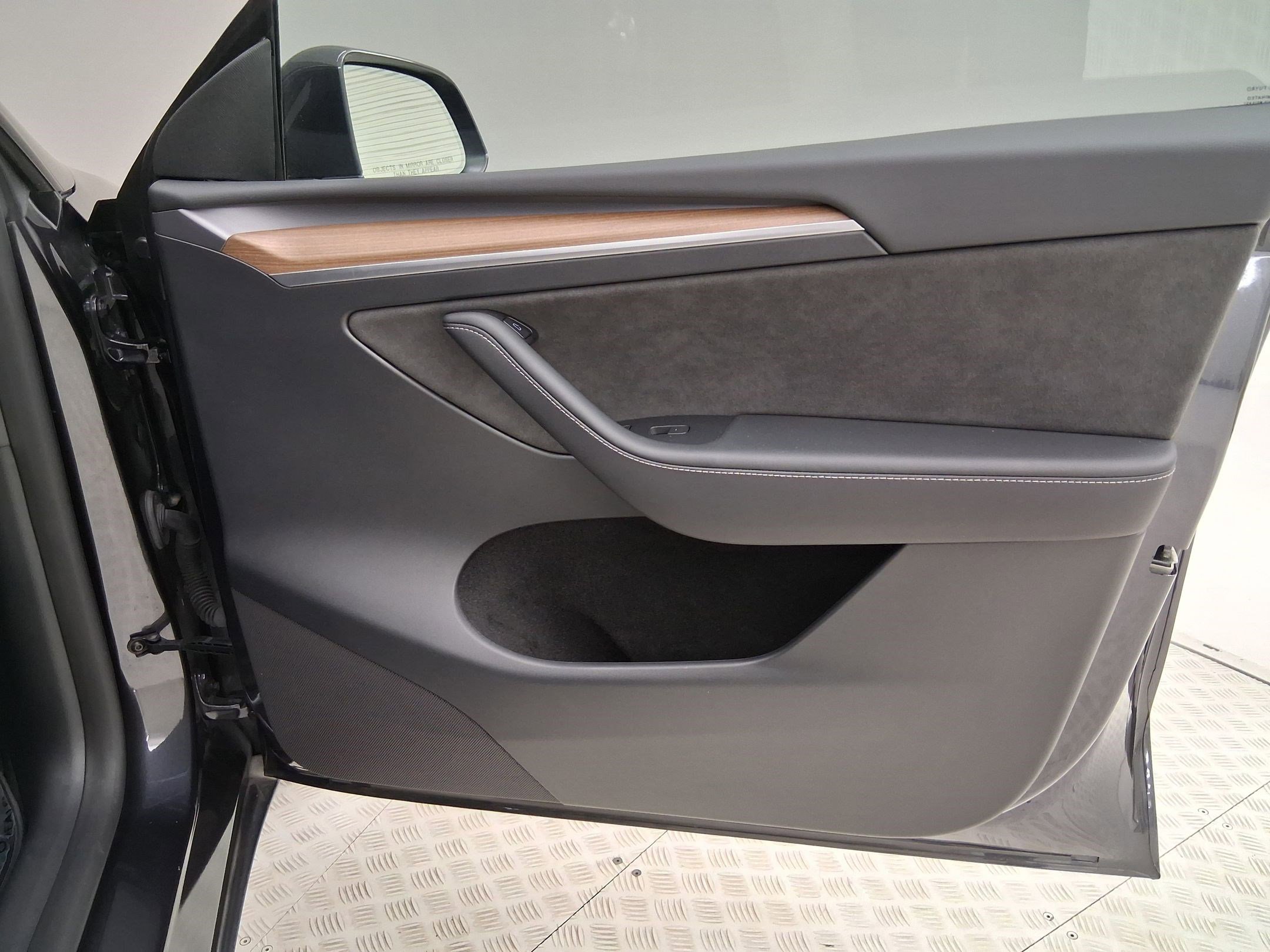 Used 2024 Tesla Model Y Long Range image 30