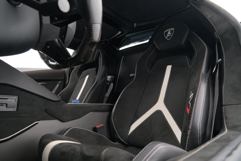 Used 2021 Lamborghini Aventador SVJ AWD/4WD image 8
