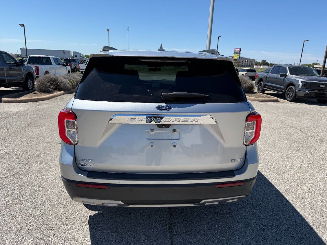 Used 2020 Ford Explorer XLT w/ Equipment Group 202A RWD image 4