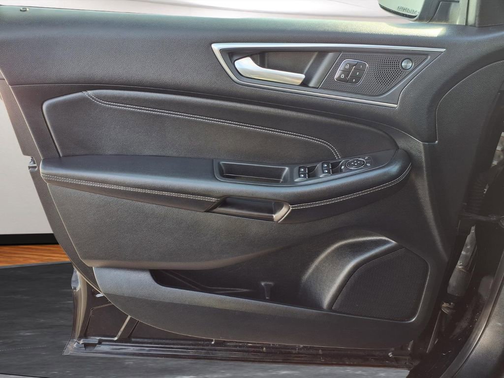 Used 2022 Ford Edge Titanium image 17