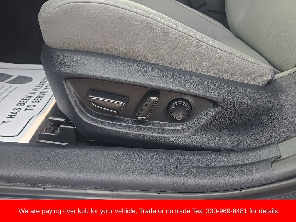 Used 2025 Toyota Camry SE AWD/4WD image 10