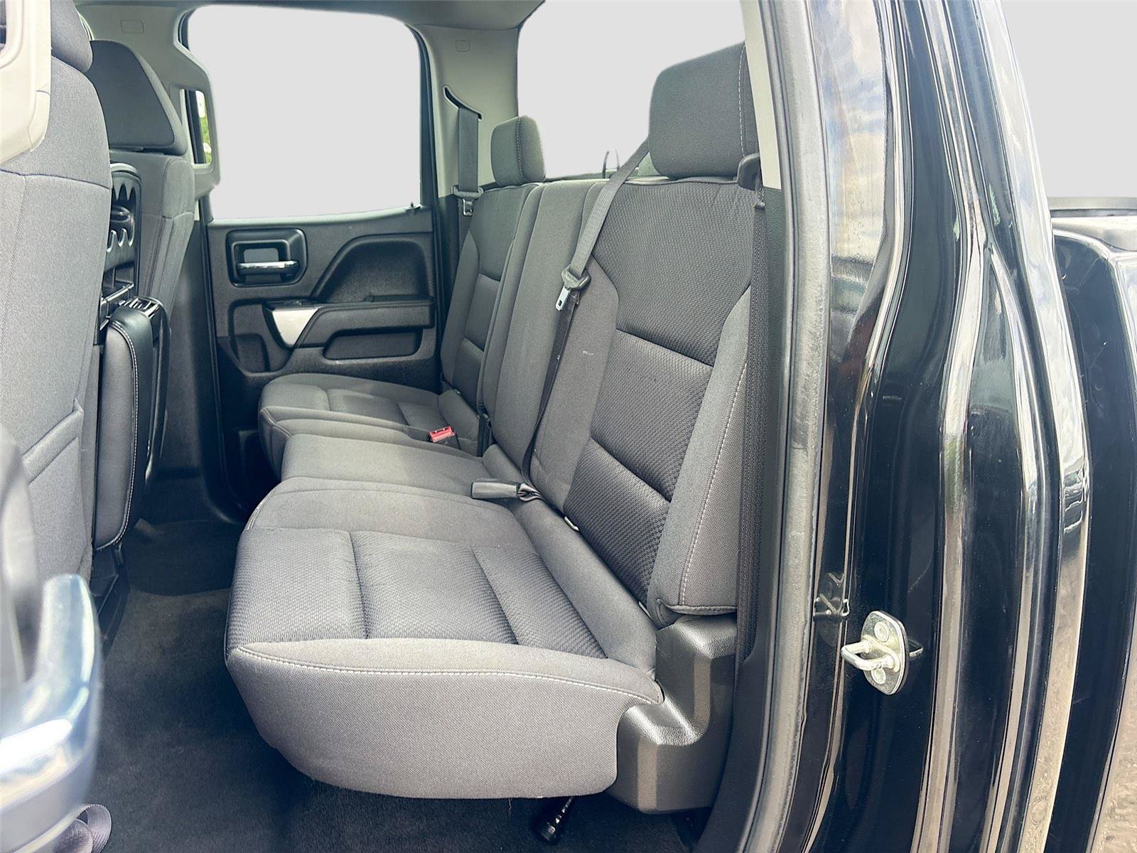 Used 2018 Chevrolet Silverado 1500 LT w/ Midnight Edition AWD/4WD image 23