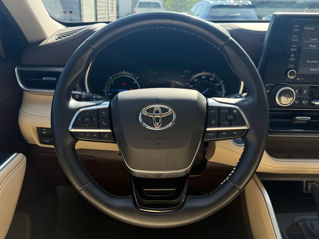 Used 2021 Toyota Highlander XLE FWD image 14