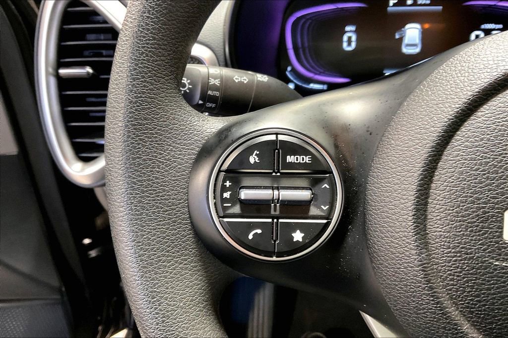Used 2025 Kia Soul LX FWD image 23