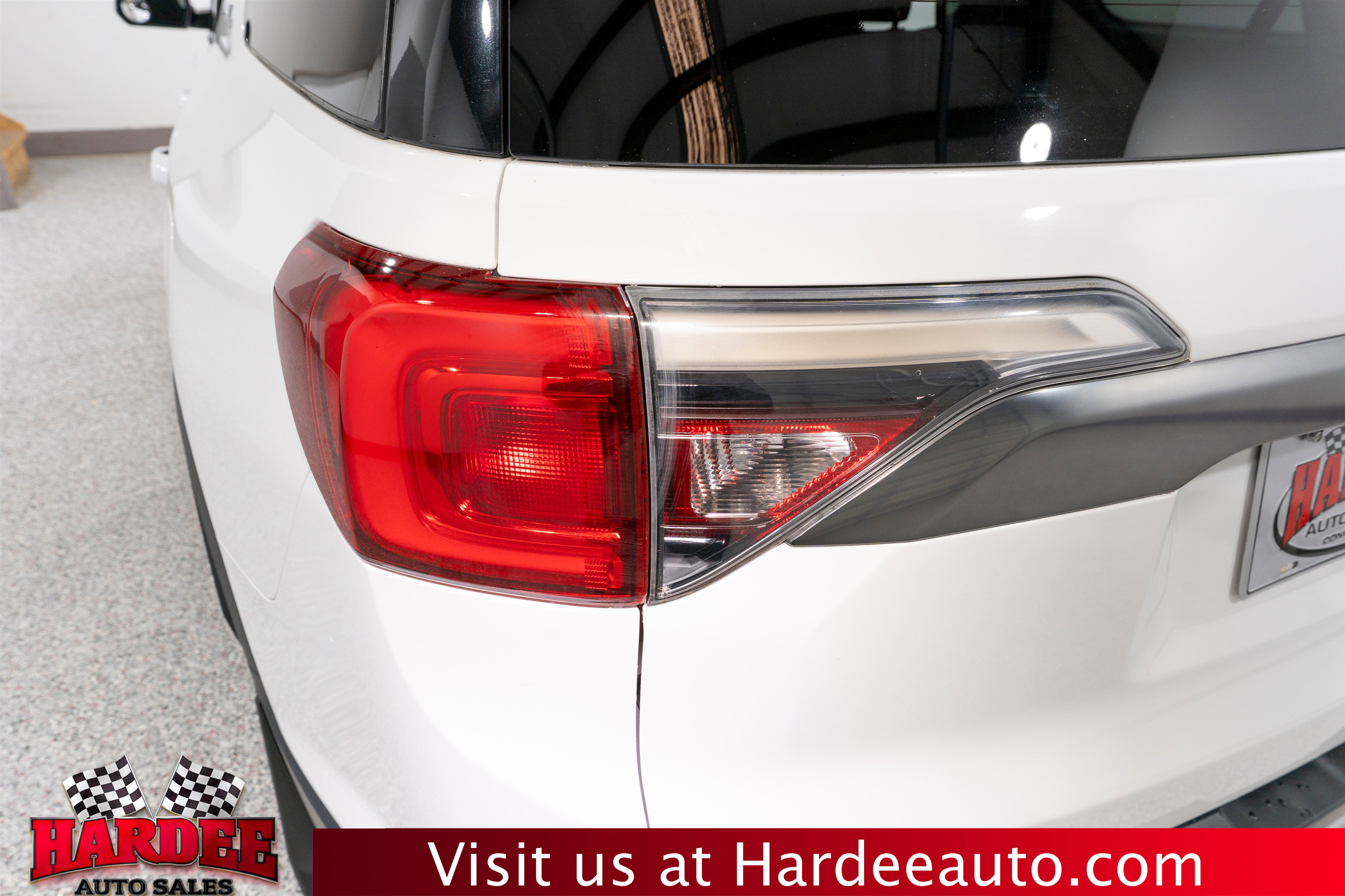 Used 2018 GMC Acadia SLT w/ LPO, Black Accent Package image 9