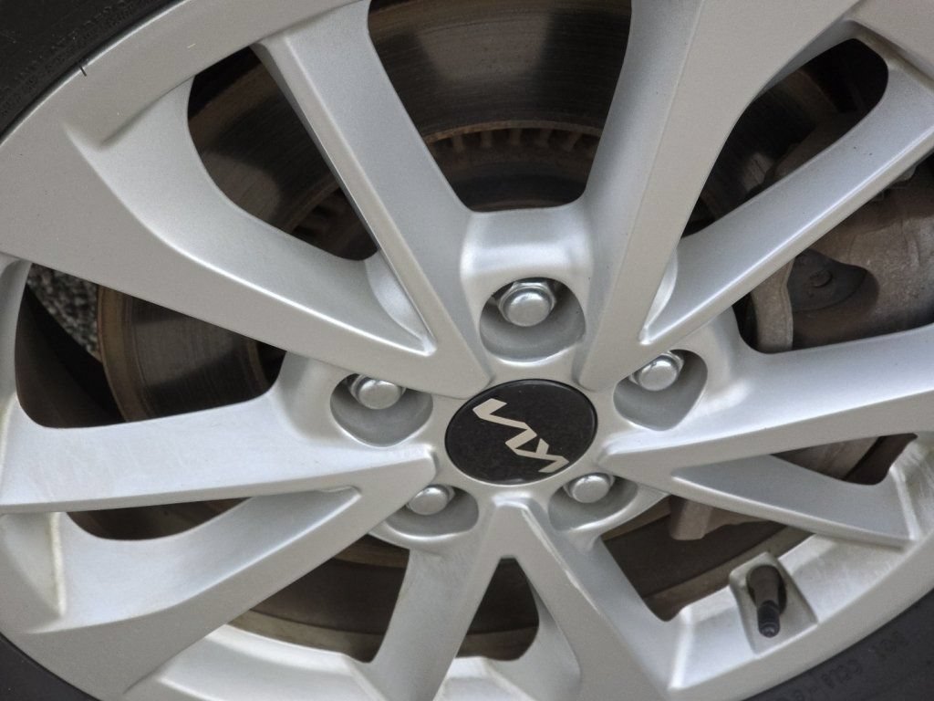 Used 2022 Kia Carnival LX FWD image 11