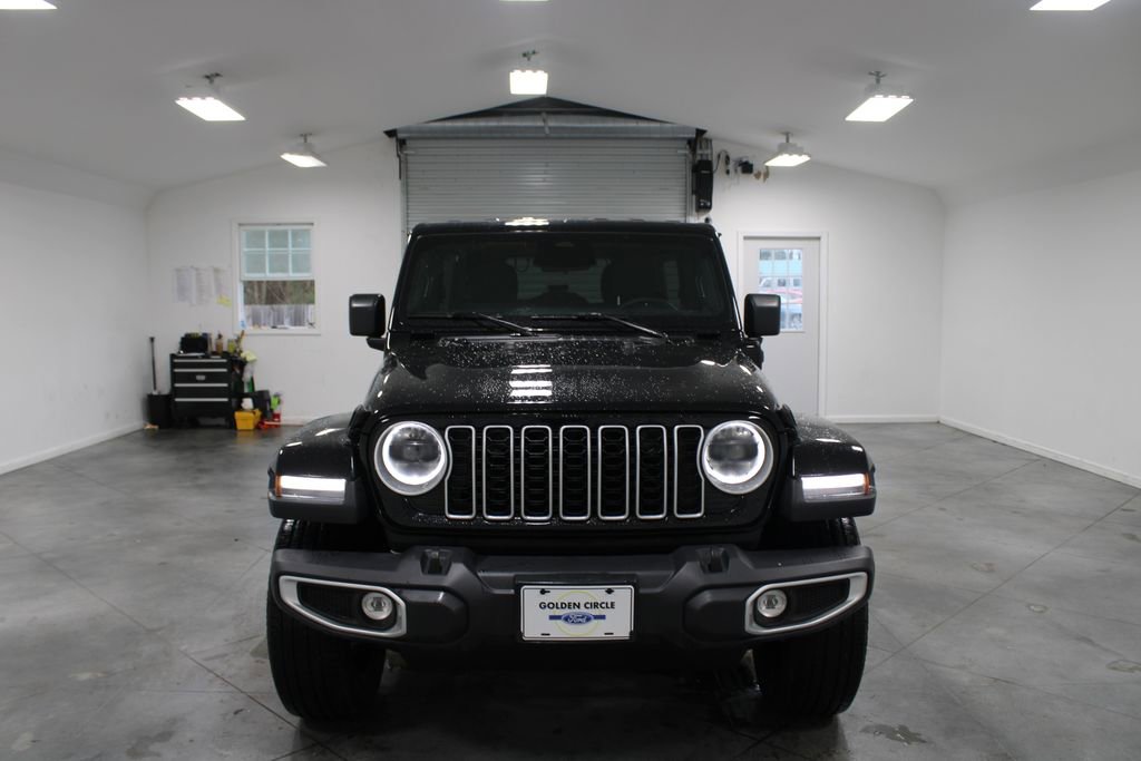 Used 2025 Jeep Wrangler Unlimited Sahara image 3