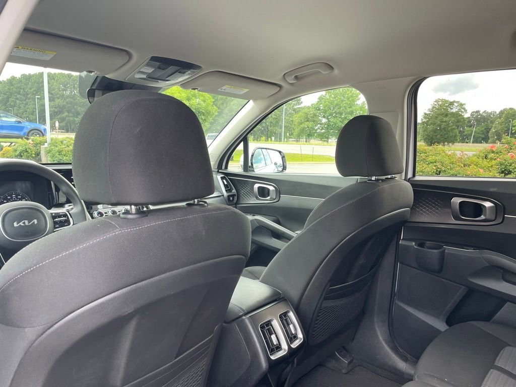 Used 2023 Kia Sorento LX AWD/4WD image 26