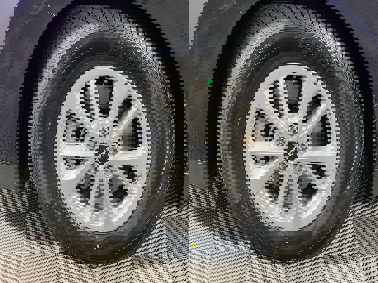 Certified 2024 Kia Carnival LX image 12