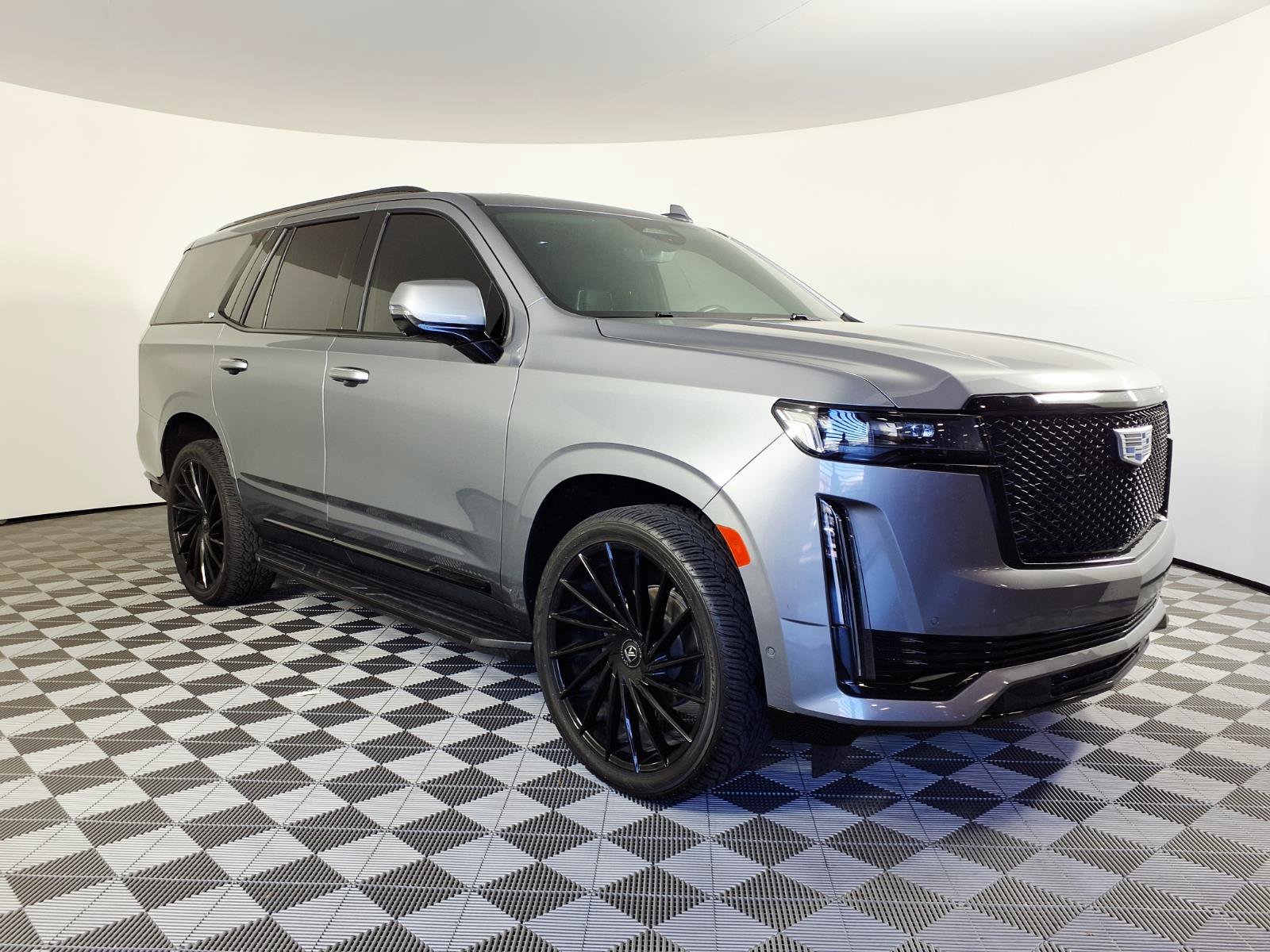Used 2021 Cadillac Escalade Sport w/ LPO, Illumination Package RWD image 3