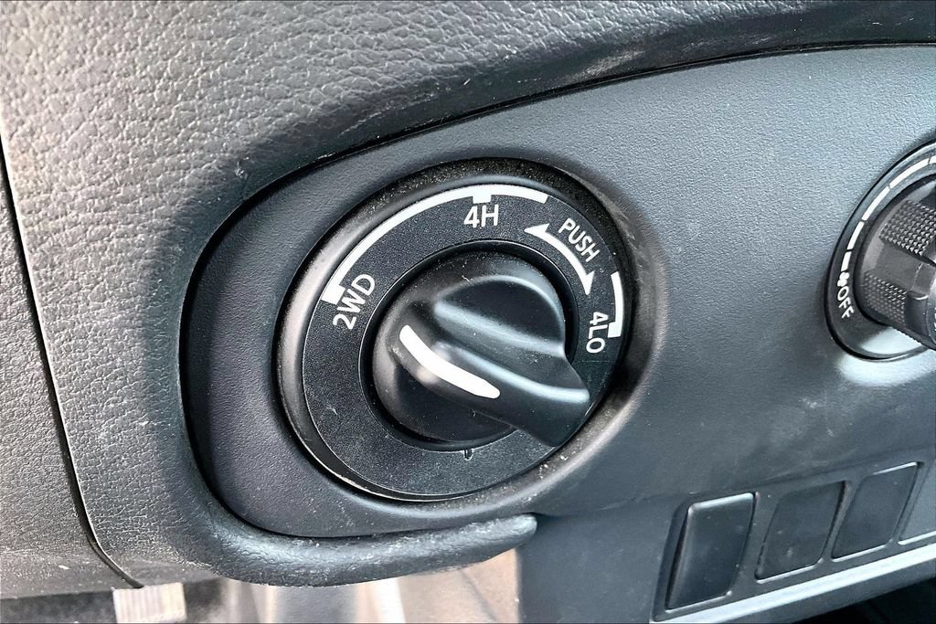 Used 2024 Nissan Frontier SV AWD/4WD image 32