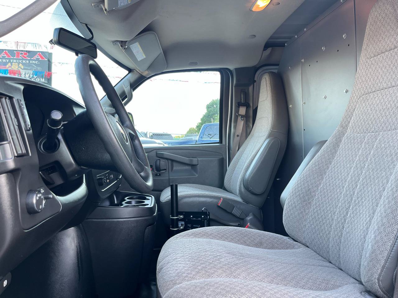 Used 2019 Chevrolet Express 2500 RWD image 10