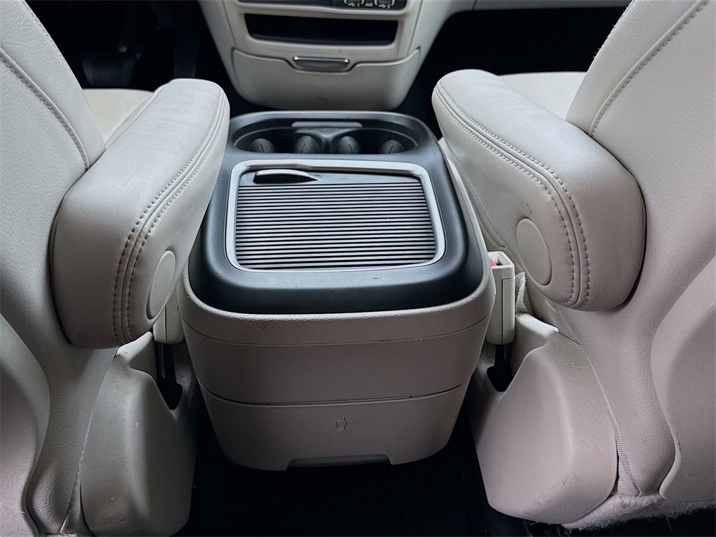 Used 2021 Chrysler Pacifica Touring-L image 26