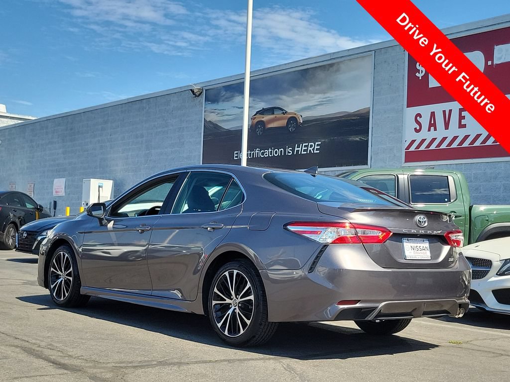 Used 2020 Toyota Camry SE FWD image 2