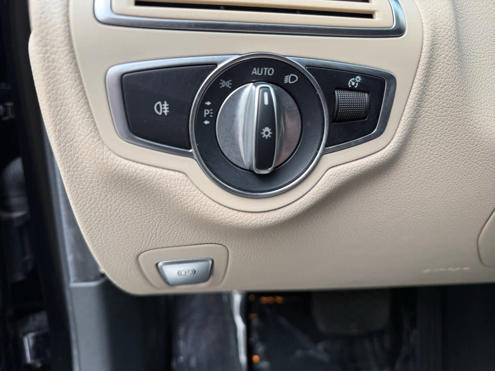 Certified 2020 Mercedes-Benz C 300 4MATIC Sedan image 22