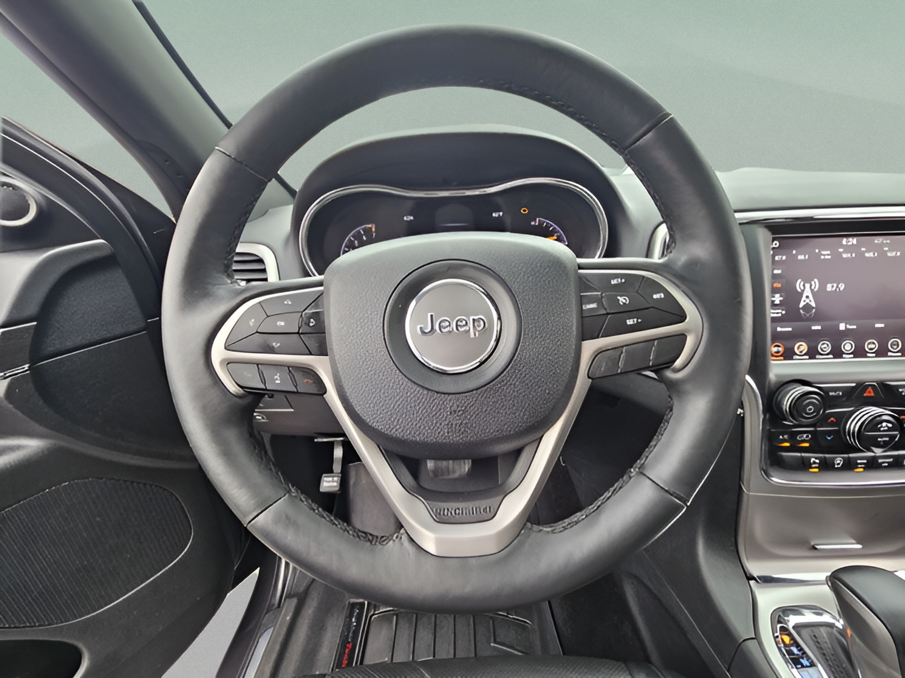 Used 2018 Jeep Grand Cherokee Limited w/ Luxury Group II RWD image 21