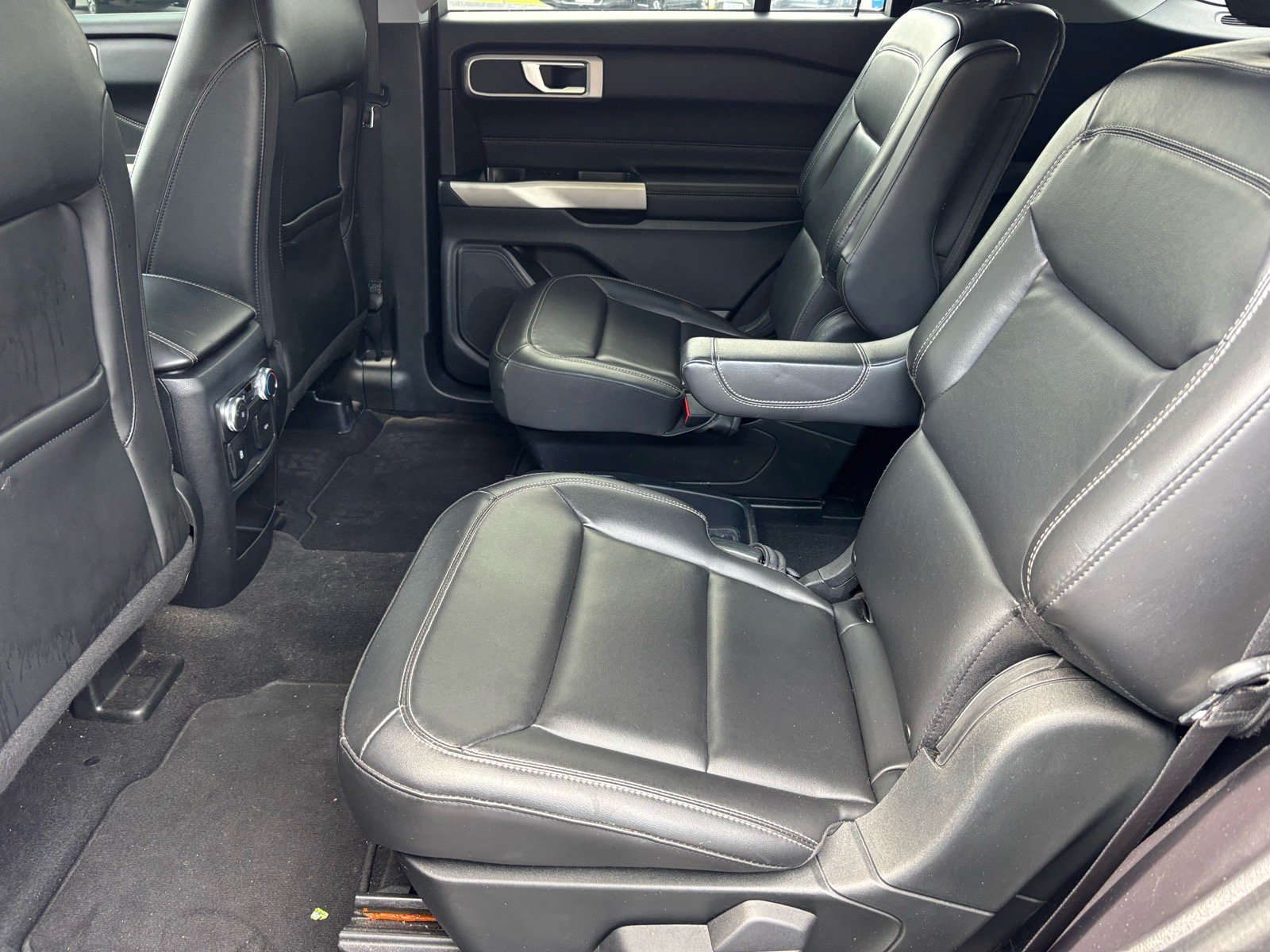 Used 2021 Ford Explorer XLT w/ Equipment Group 202A RWD image 10