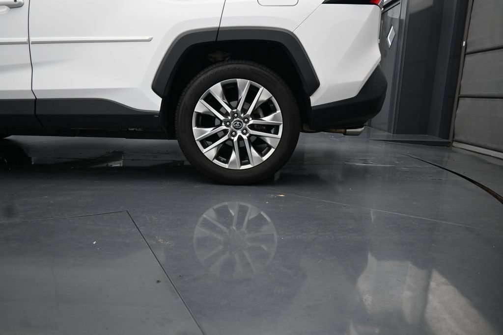 Used 2019 Toyota RAV4 XLE Premium w/ Cold Weather Package AWD/4WD image 14