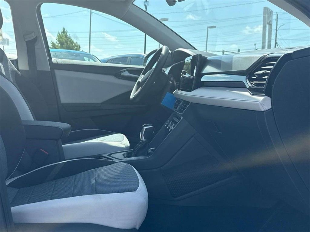 New 2025 Volkswagen Taos S image 14