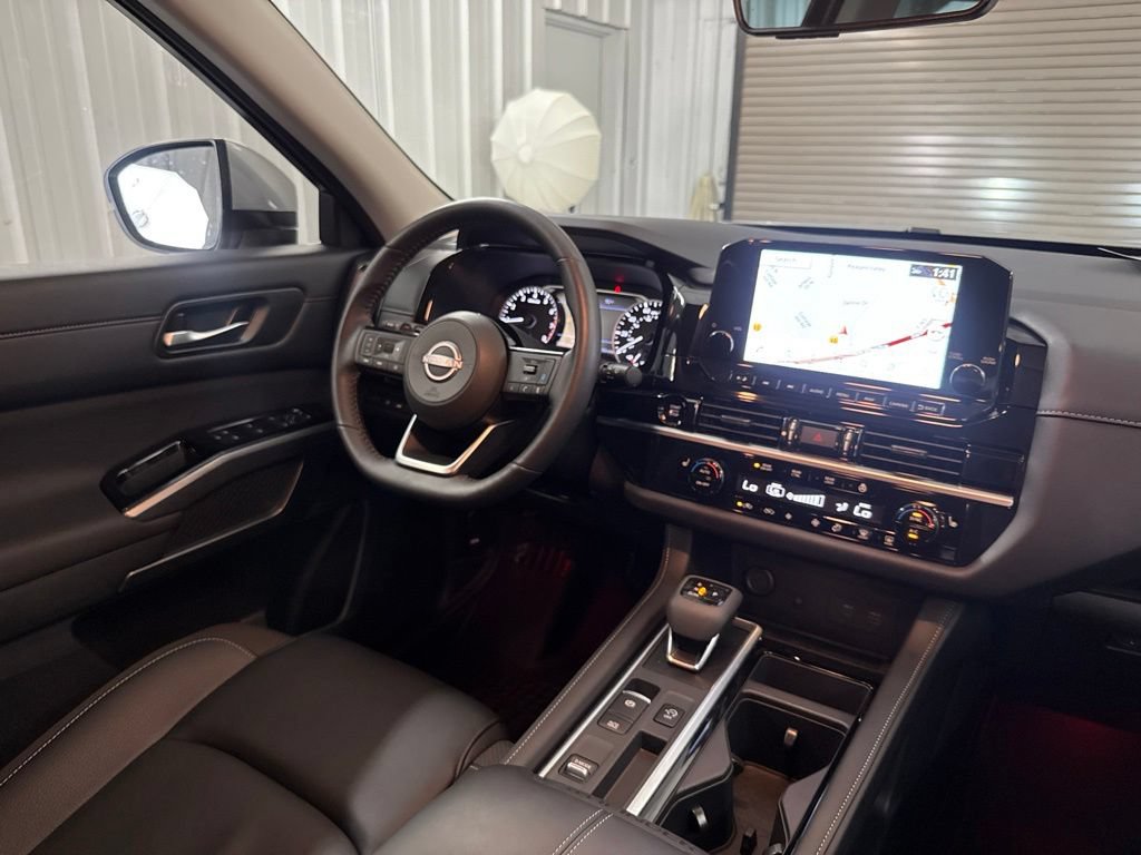 Used 2025 Nissan Pathfinder SL w/ Black Appearance Package FWD image 21