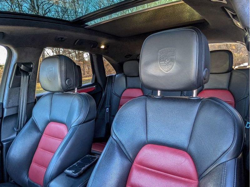 Used 2018 Porsche Macan Turbo image 16