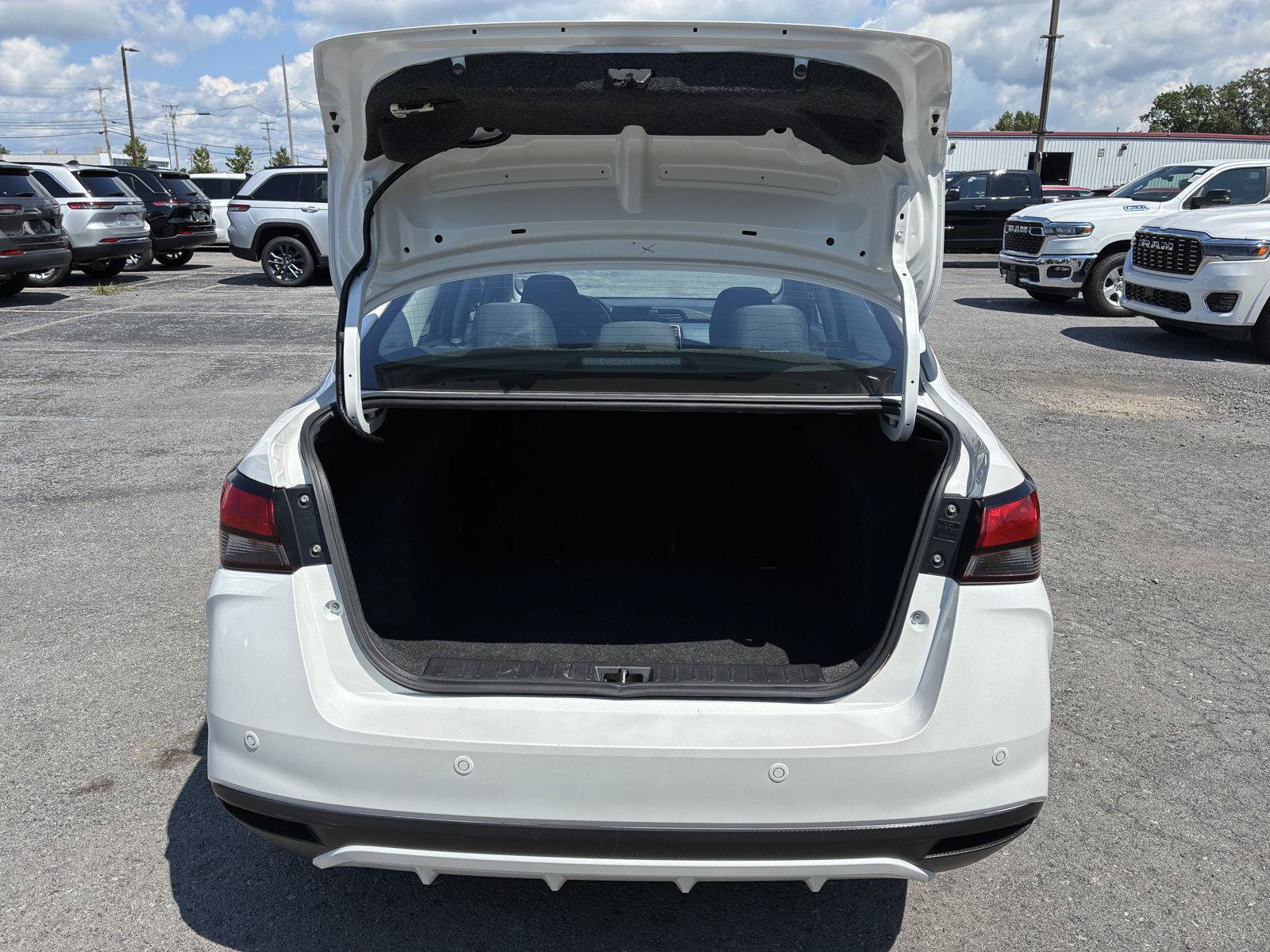 Used 2023 Nissan Versa SV FWD image 11