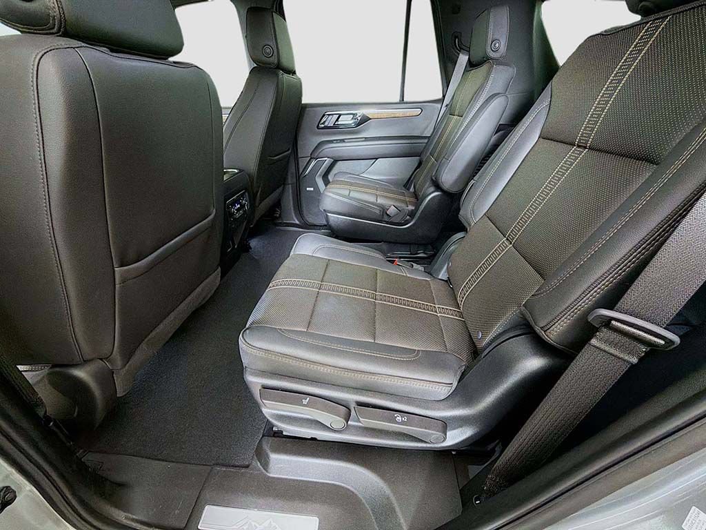 Used 2025 Chevrolet Tahoe High Country AWD/4WD image 27
