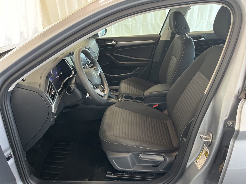 Used 2022 Volkswagen Jetta S image 4