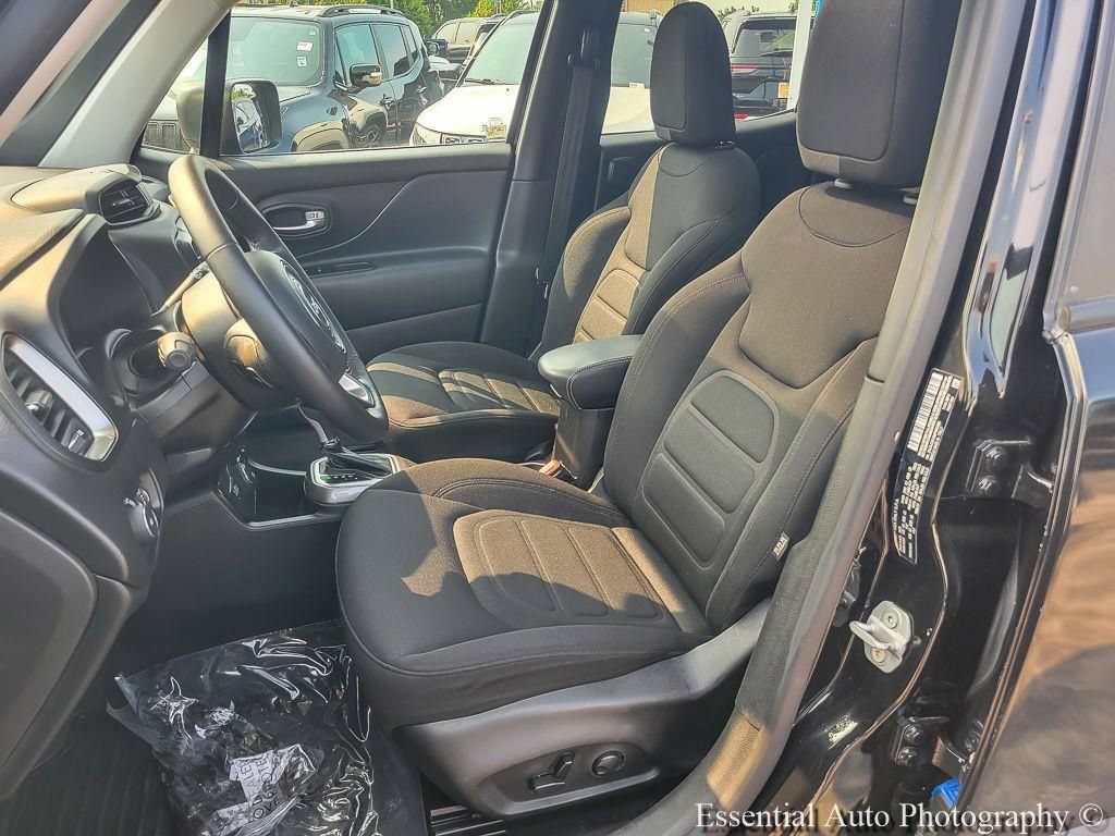 Certified 2022 Jeep Renegade Latitude w/ Sun/Sound Group AWD/4WD image 10