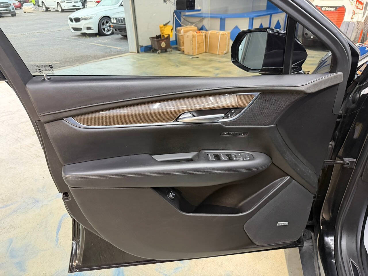 Used 2019 Cadillac XT5 Platinum AWD/4WD image 16